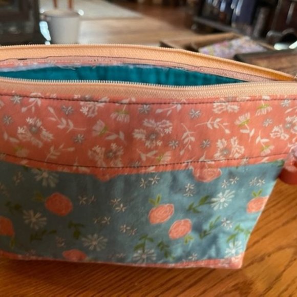 Zipper Pouch - Picture 4 of 4